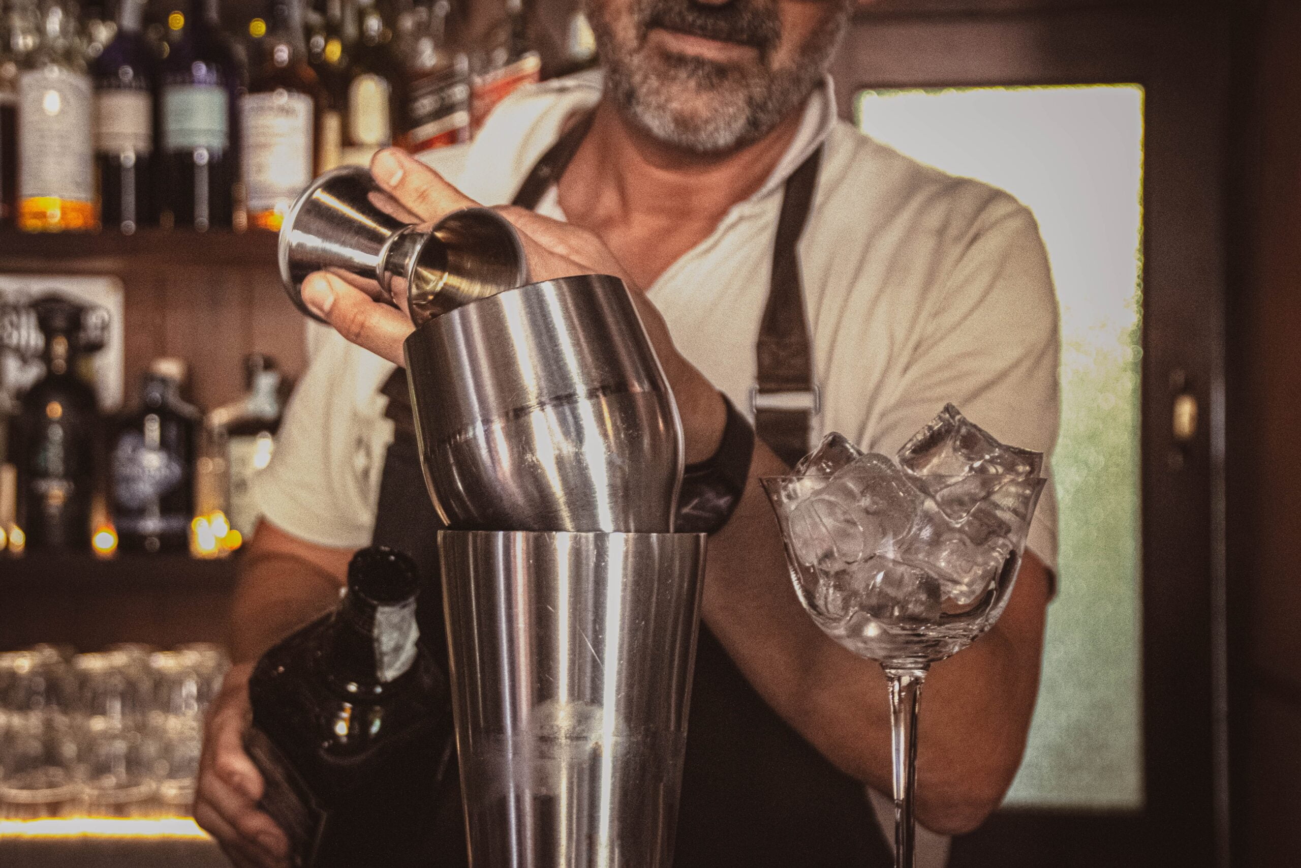 Zo leer je snel cocktails shaken als een professionele bartender!