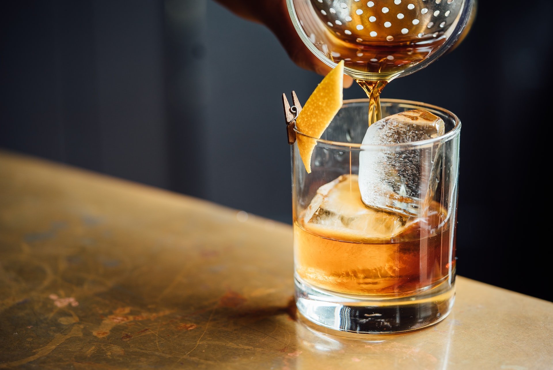 Zo drink je op een chique manier een cocktail