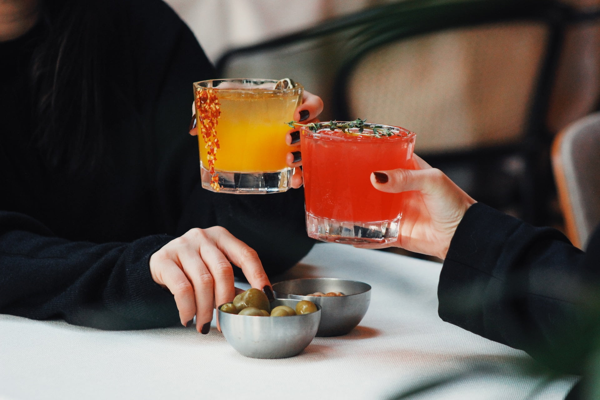 De ultieme lijst van lustopwekkende cocktails om je avond op gang te brengen