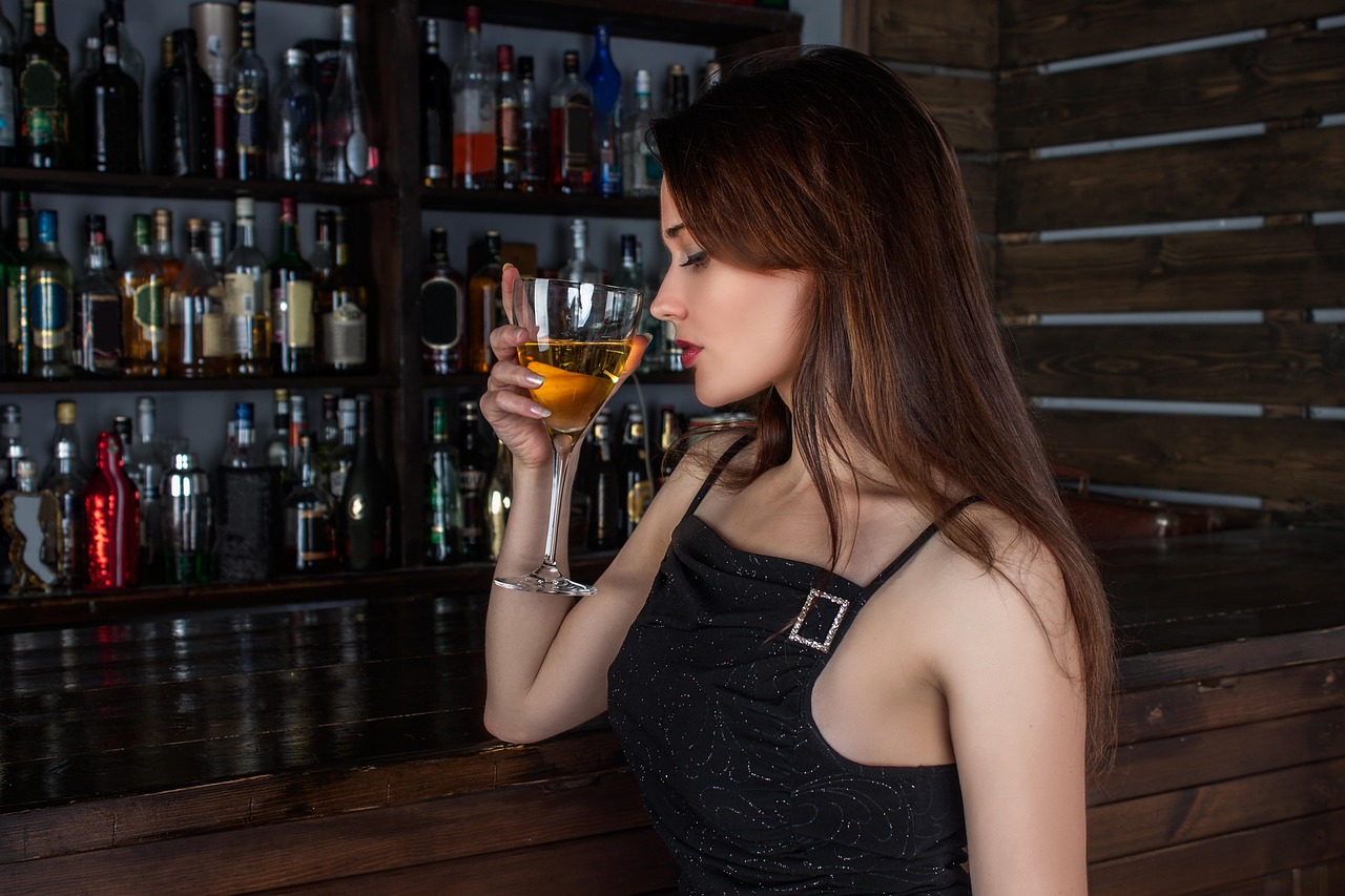 Geheime cocktailbars: waarom iedereen nieuwsgierig is naar speakeasy